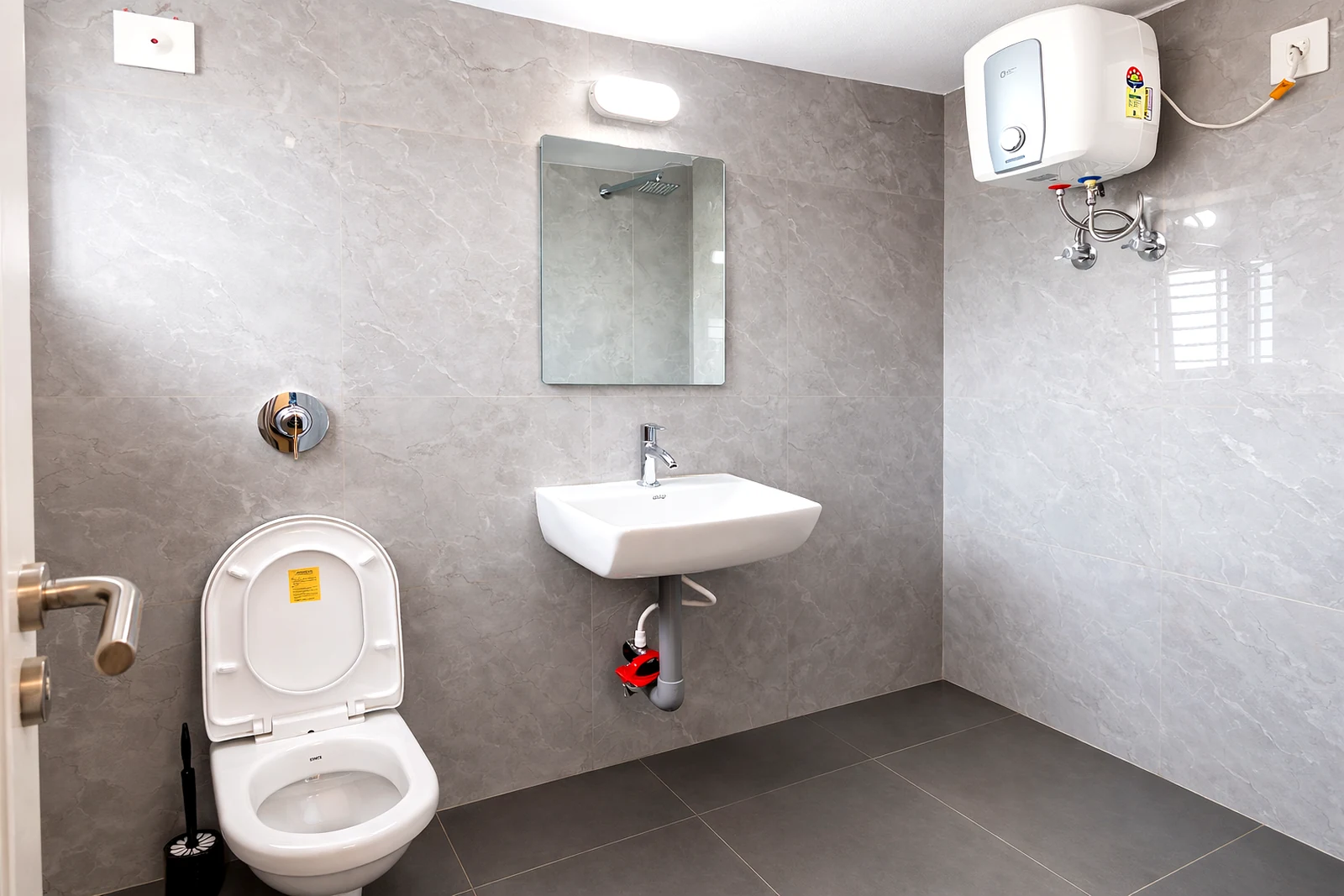 Modern bathroom at Mango Tree Homestay.