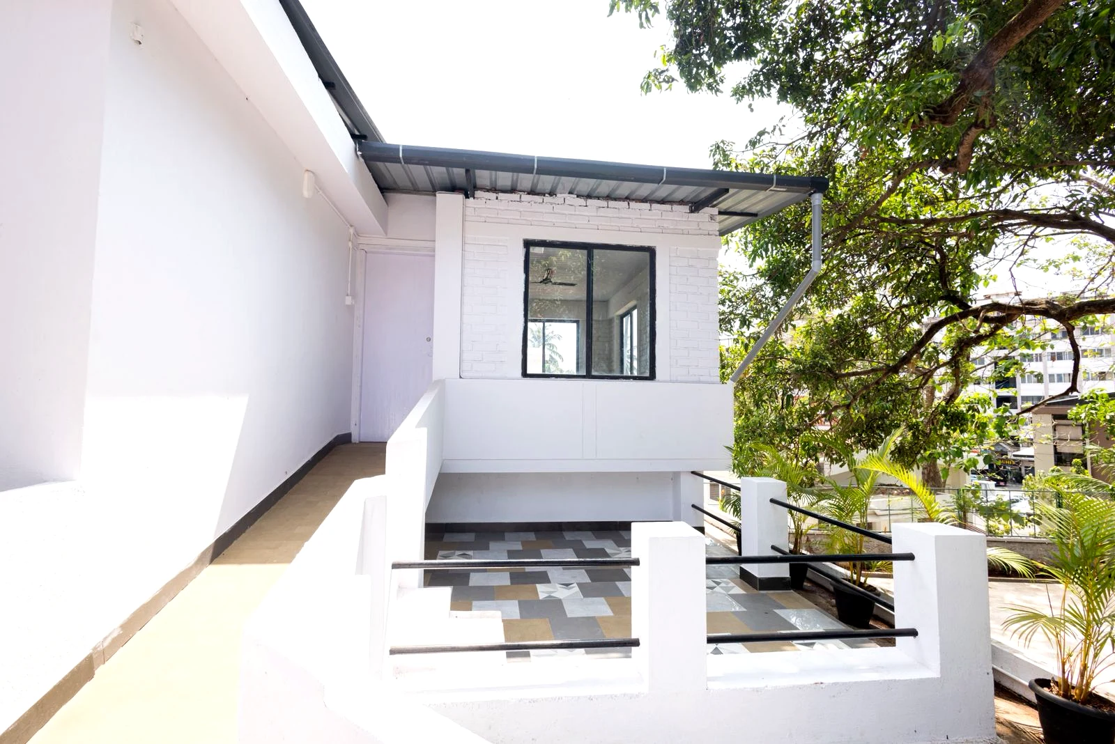 First floor balcony at Mango Tree Homestay.