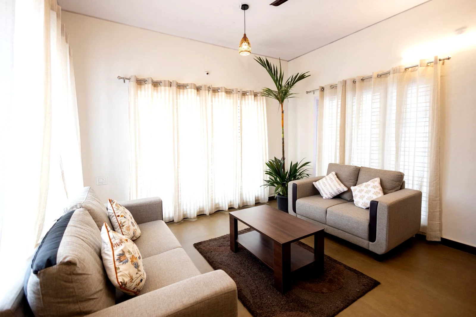 Additional living room seating at Mango Tree Homestay.